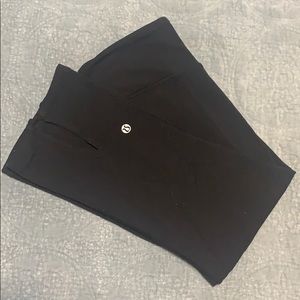 black cropped lululemon leggings